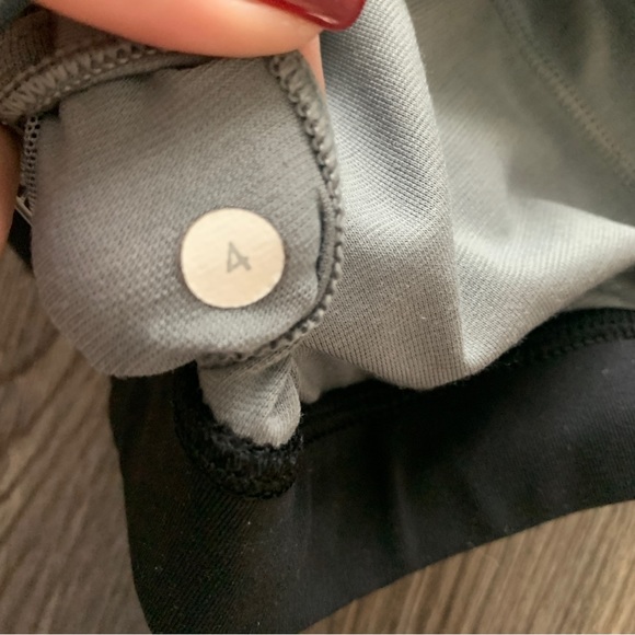 Lululemon Bra Size 4 - Picture 4 of 4